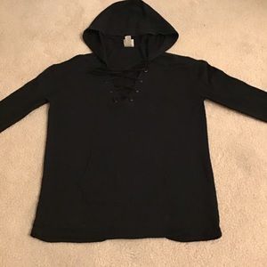 Light sweater cris-cross detail